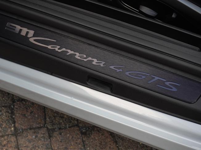 PORSCHE 911 Photo 47