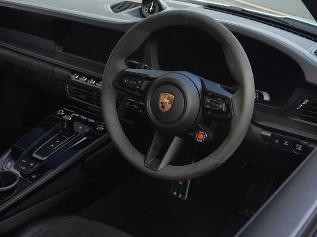 PORSCHE 911 Photo 8