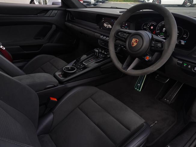 PORSCHE 911 Photo 9