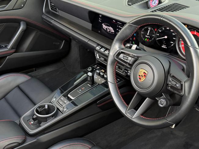 PORSCHE 911 Photo 10