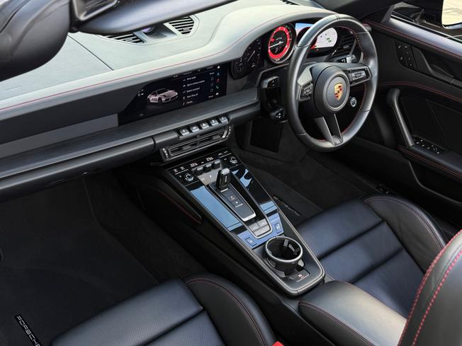 PORSCHE 911 Photo 11