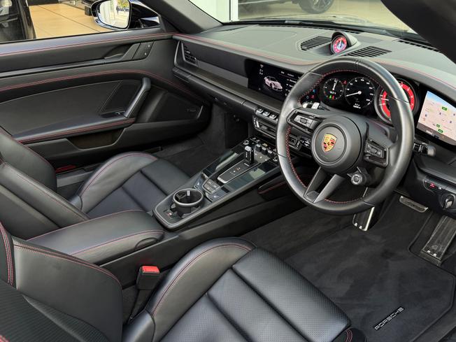 PORSCHE 911 Photo 8