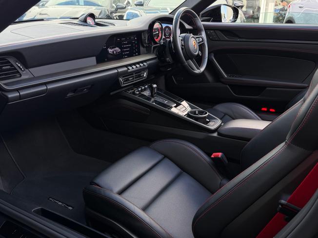 PORSCHE 911 Photo 9