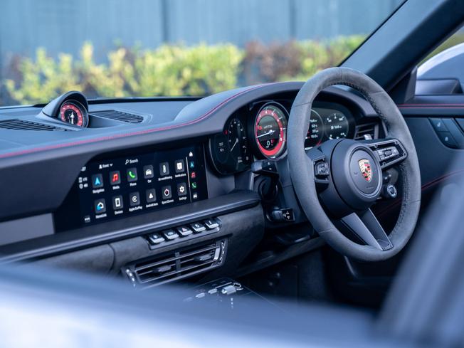 PORSCHE 911 Photo 10