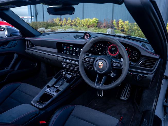PORSCHE 911 Photo 11