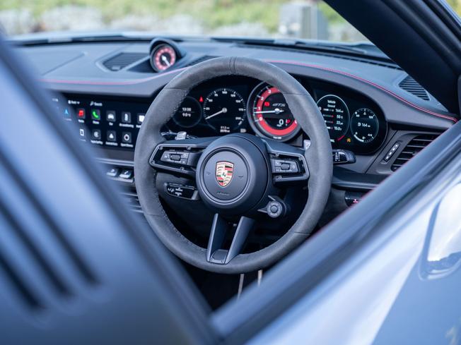 PORSCHE 911 Photo 12