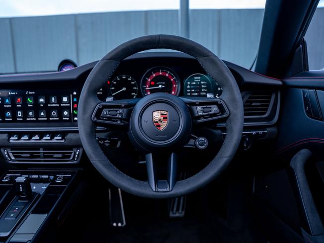 PORSCHE 911 Photo 13