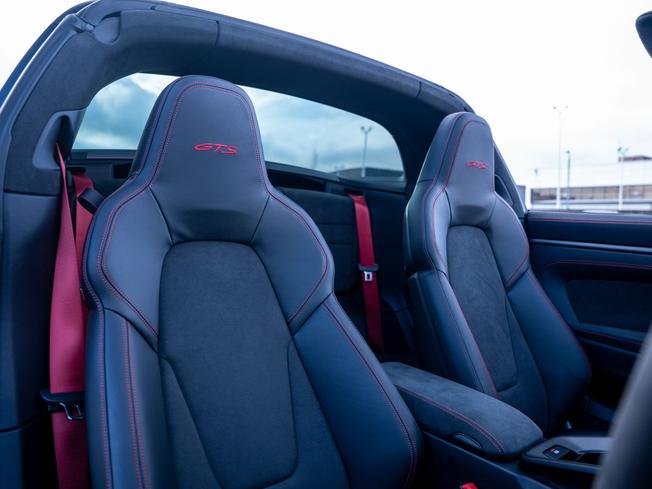 PORSCHE 911 Photo 16