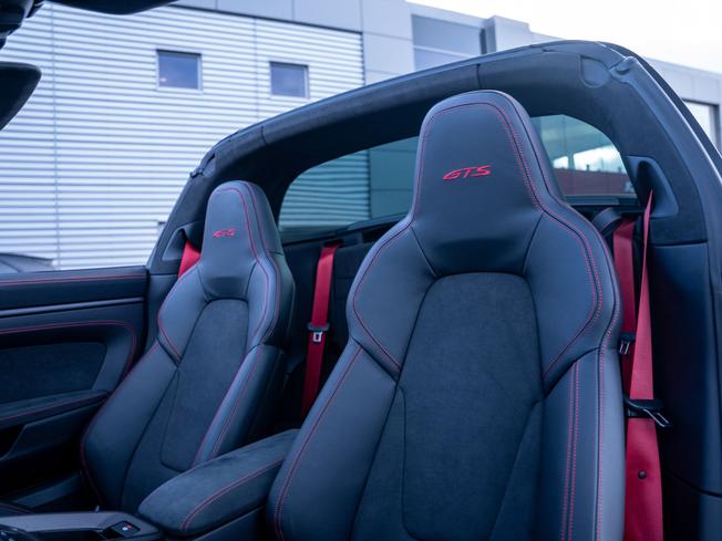 PORSCHE 911 Photo 17