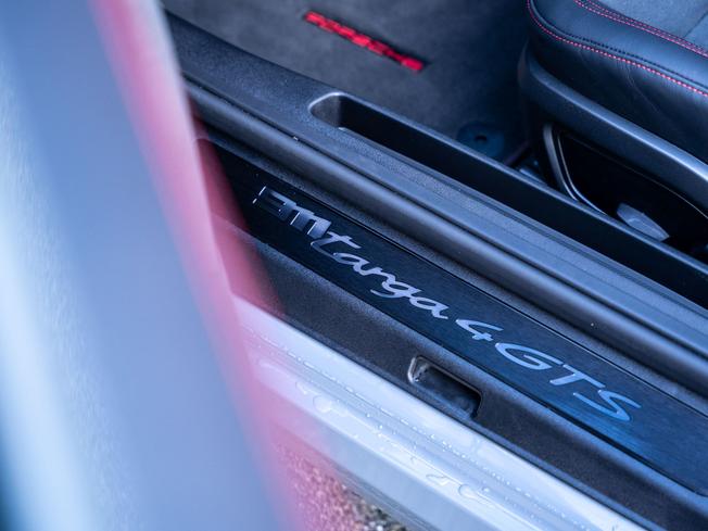 PORSCHE 911 Photo 27