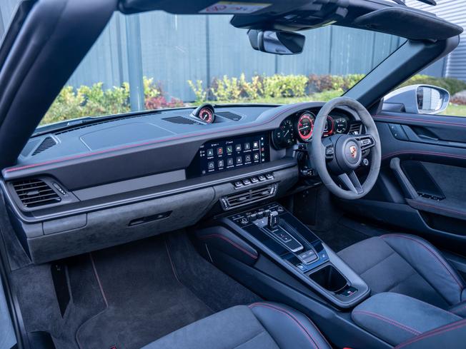PORSCHE 911 Photo 3
