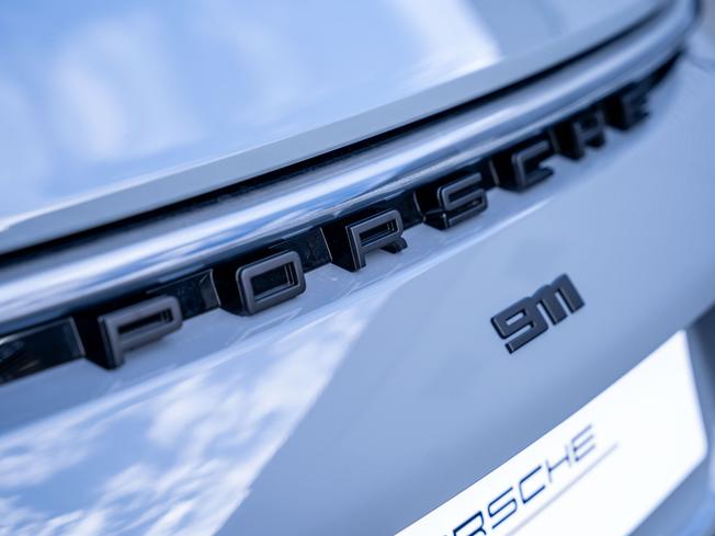 PORSCHE 911 Photo 35