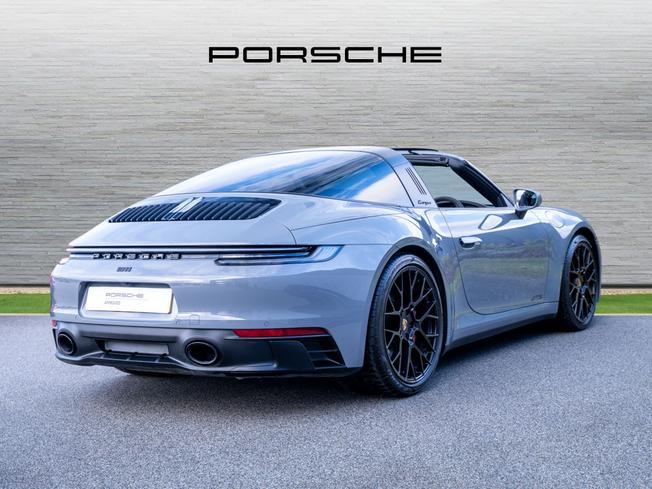 PORSCHE 911 Photo 8
