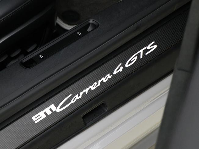 PORSCHE 911 Photo 32