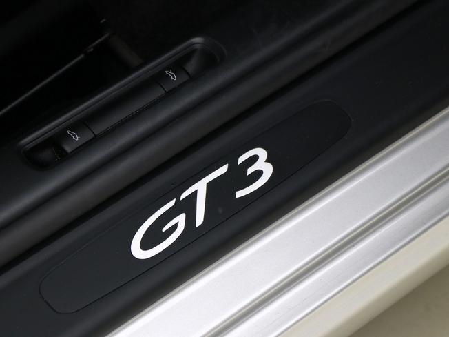 PORSCHE 911 Photo 31