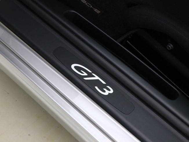 PORSCHE 911 Photo 45