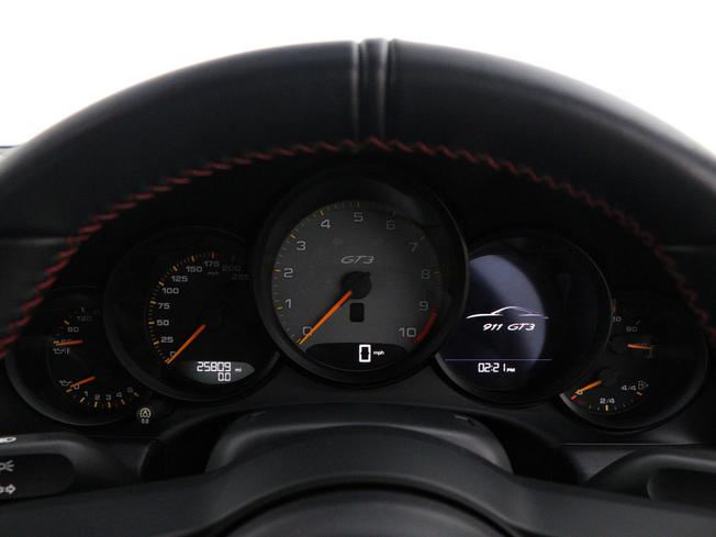 PORSCHE 911 Photo 17