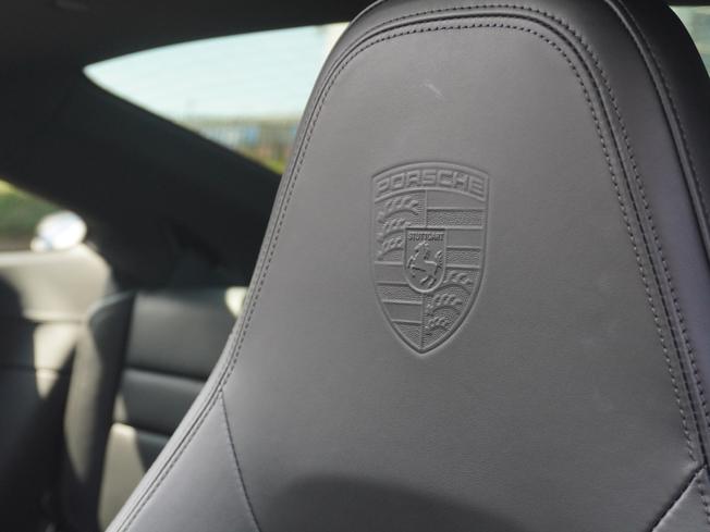 PORSCHE 911 Photo 12