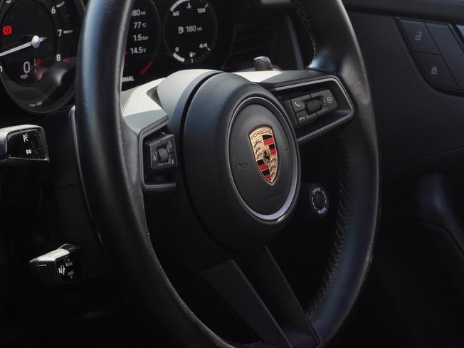 PORSCHE 911 Photo 16