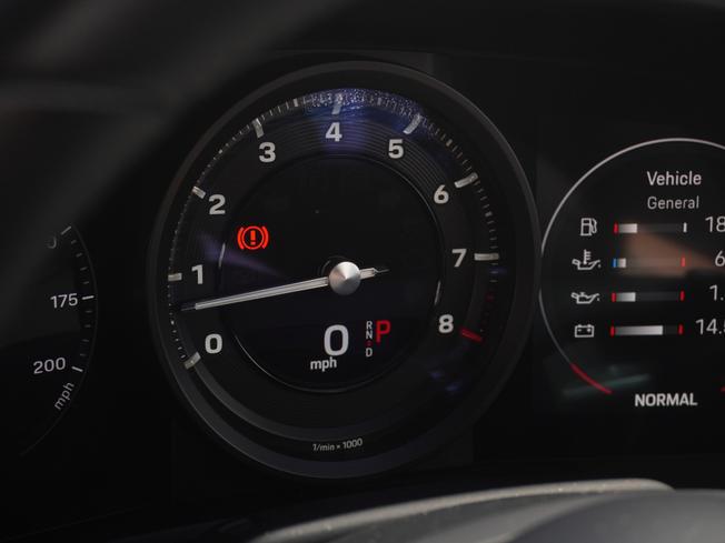 PORSCHE 911 Photo 17