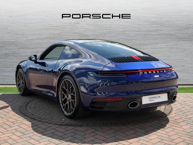 PORSCHE 911 Photo 2