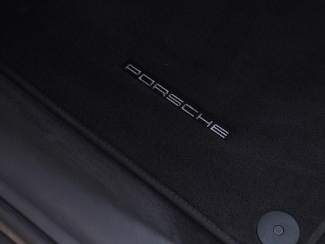 PORSCHE 911 Photo 26