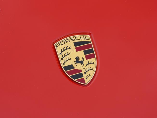 PORSCHE 911 Photo 10
