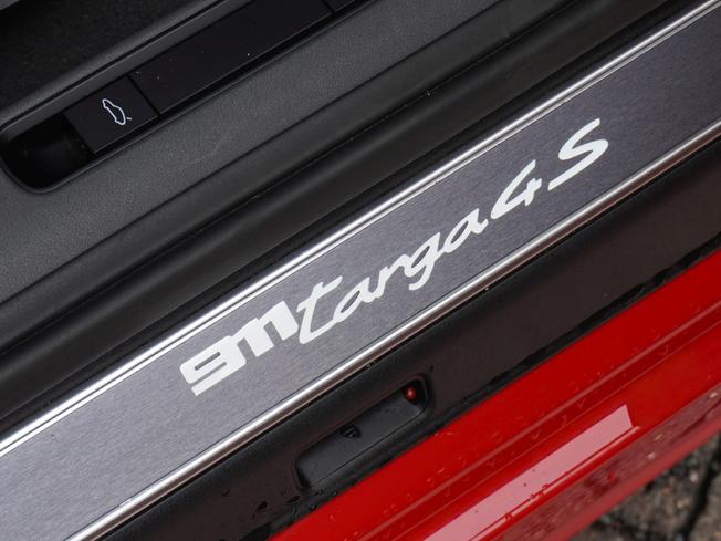 PORSCHE 911 Photo 14