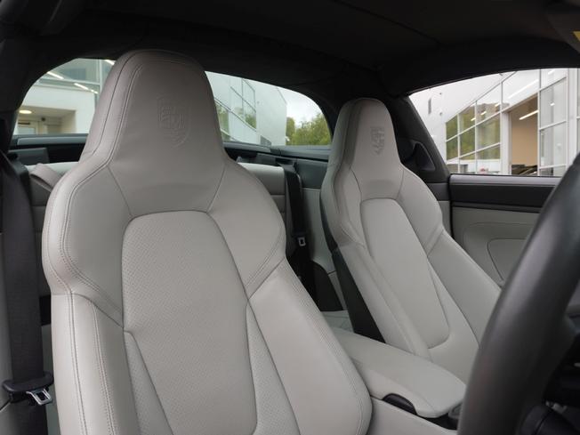 PORSCHE 911 Photo 21