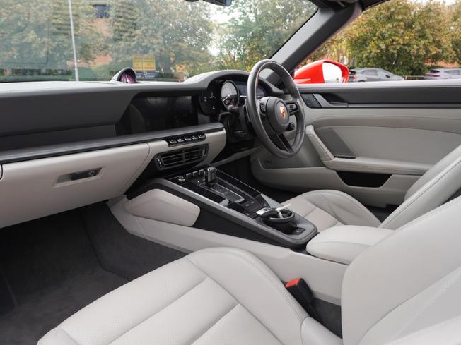 PORSCHE 911 Photo 3