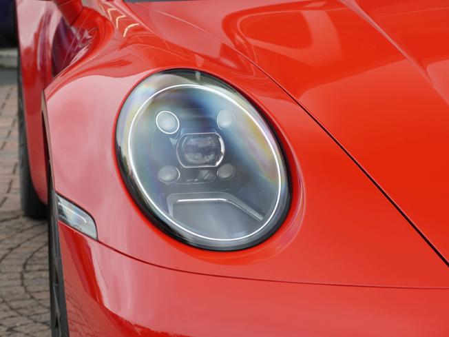 PORSCHE 911 Photo 9