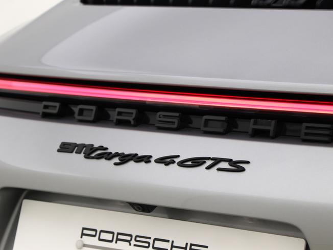 PORSCHE 911 Photo 24