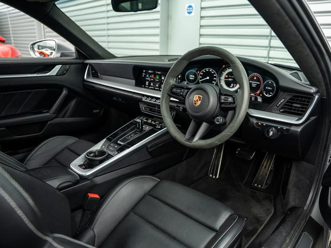 PORSCHE 911 Photo 11