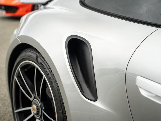 PORSCHE 911 Photo 35