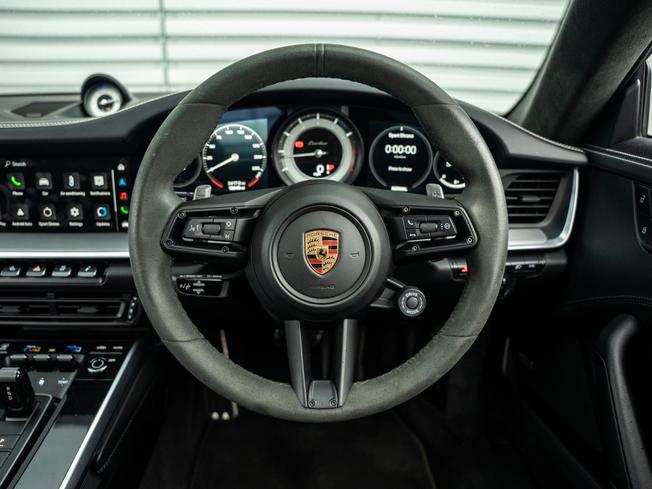 PORSCHE 911 Photo 8