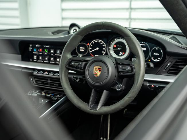 PORSCHE 911 Photo 9