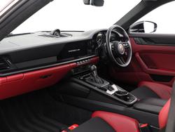 PORSCHE 911 Photo 3