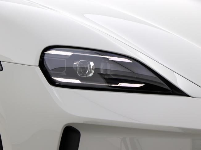 PORSCHE Taycan Photo 12