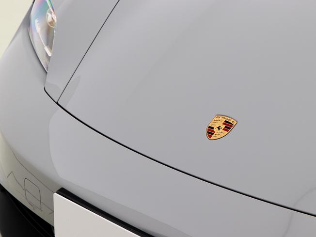 PORSCHE Taycan Photo 13
