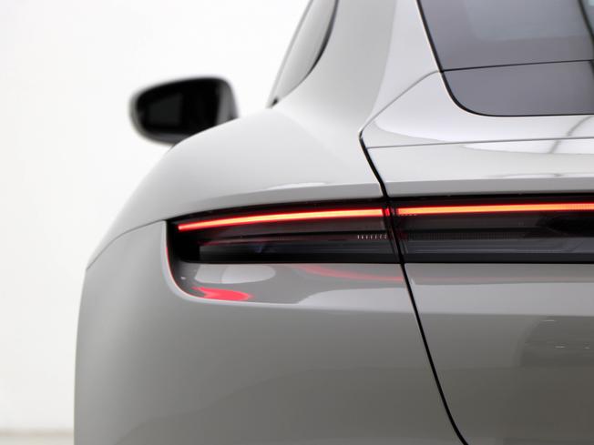 PORSCHE Taycan Photo 16