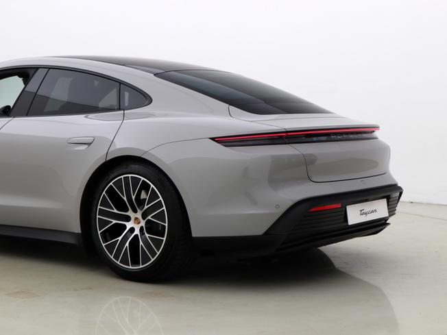 PORSCHE Taycan Photo 17