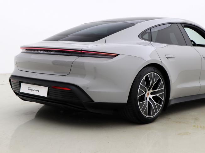 PORSCHE Taycan Photo 20