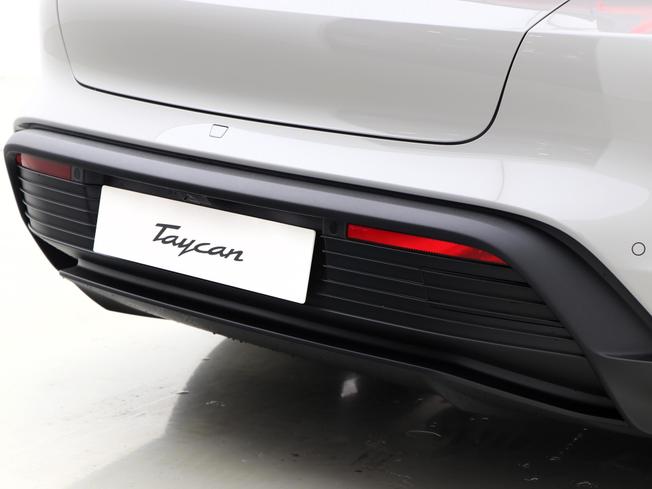 PORSCHE Taycan Photo 21