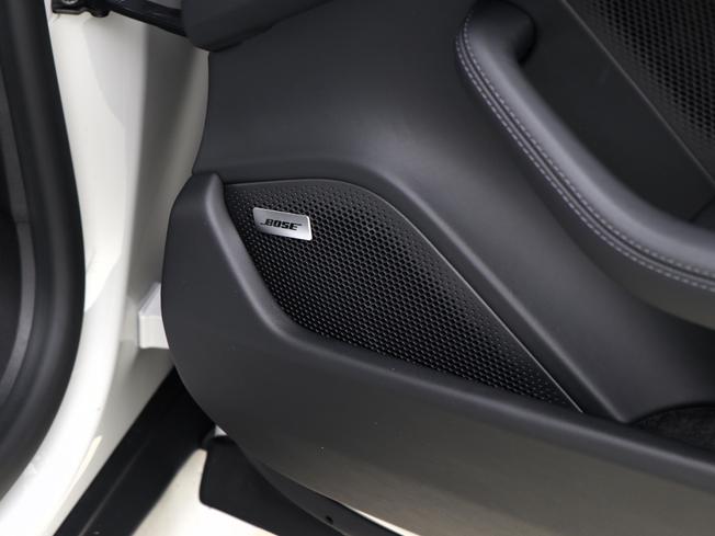 PORSCHE Taycan Photo 23