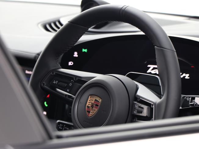 PORSCHE Taycan Photo 28
