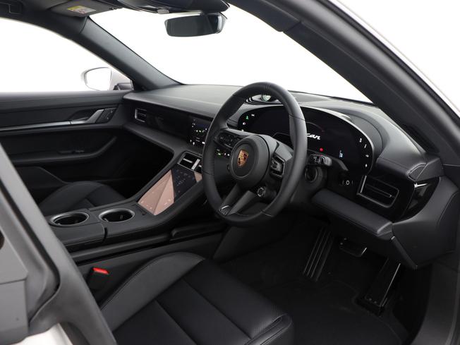 PORSCHE Taycan Photo 29