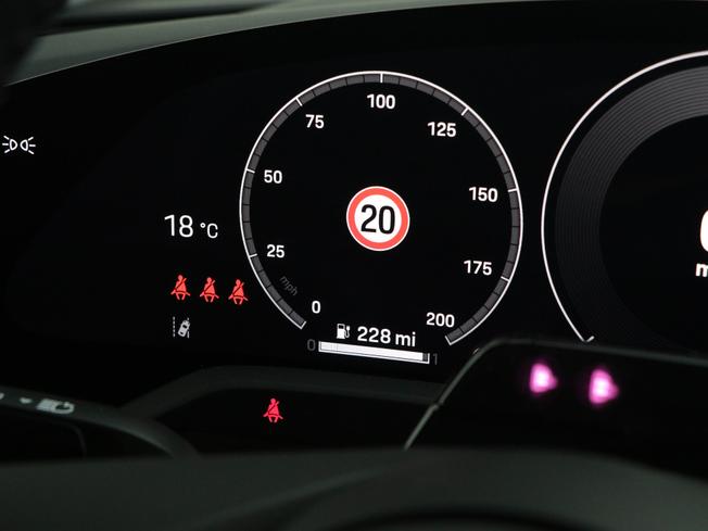 PORSCHE Taycan Photo 39