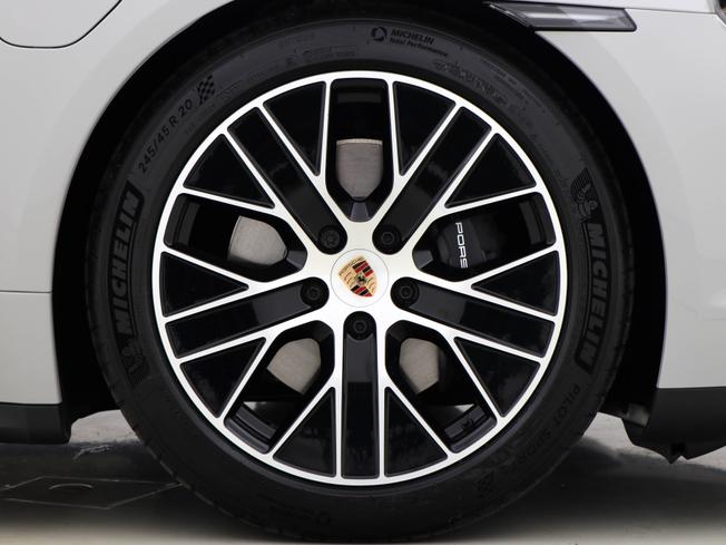 PORSCHE Taycan Photo 4