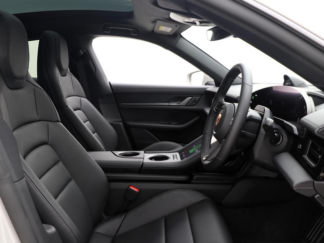 PORSCHE Taycan Photo 50