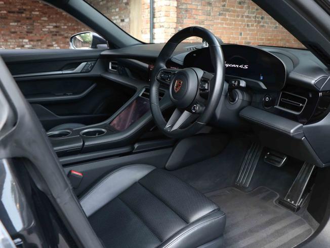 PORSCHE Taycan Photo 14